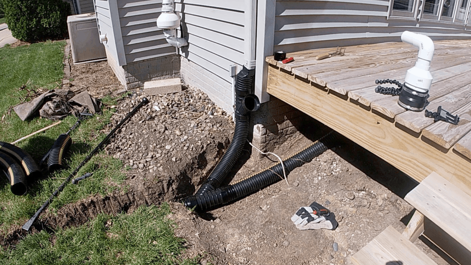 how-to-install-a-downspout-and-sump-pump-drain-pipe-extension