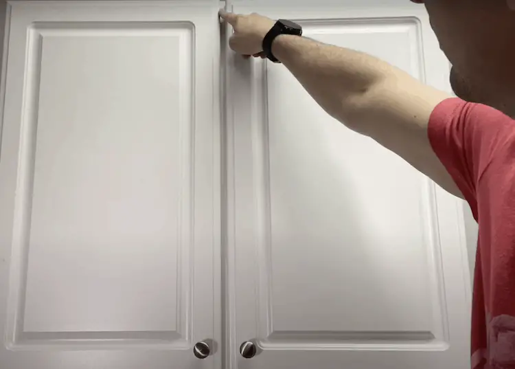 Adjusting kitchen cabinet doors