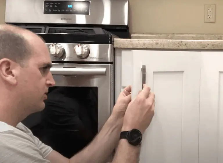 How to Install & Drawer Pulls for a DIY Kitchen Update