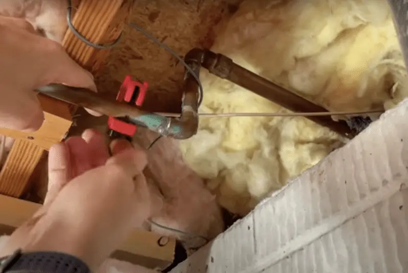 Using the pipe cutter