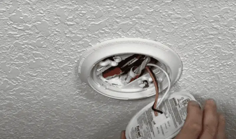 wires of the smoke alarm