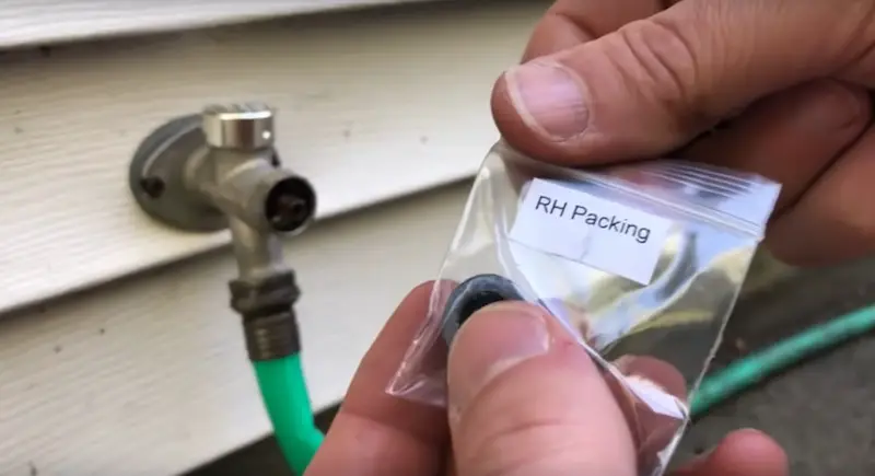 Right-hand gasket in its packaging