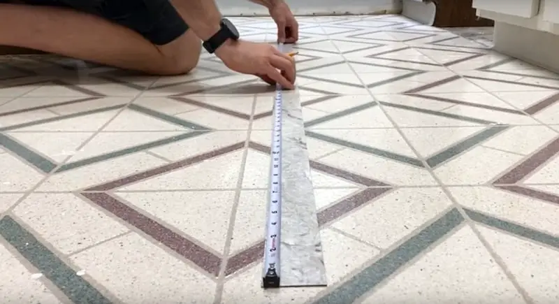 Measuring the side pieces