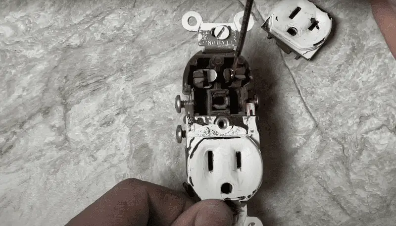 Observing the inside of the outlet -- very loose!