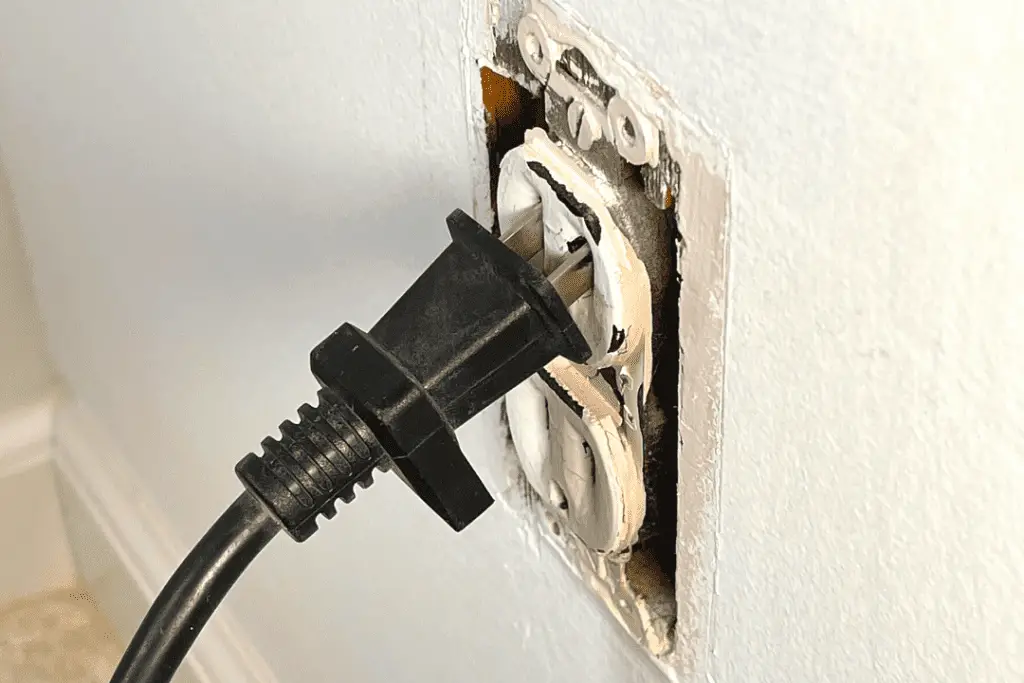 plug falling out of duplex outlet