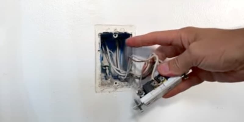 How to Double a Duplex Receptacle: The existing wiring