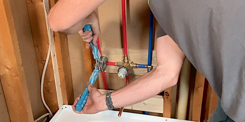 Connecting the incoming water lines to the mixing valve