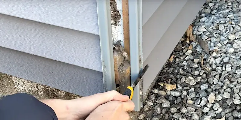 Corner piece on house after being cut down